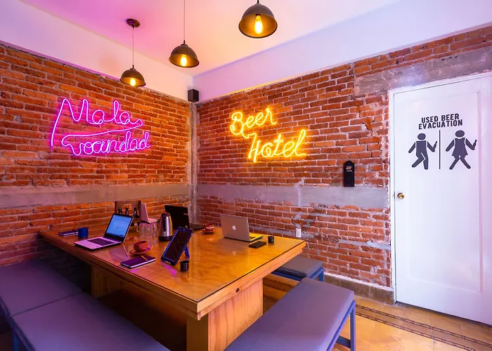 Mala Vecindad Beer Hotel